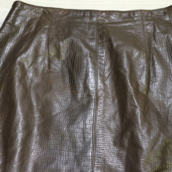VTG LANNA Crocodile Embossed Leather Skirt - Picture 3 of 8